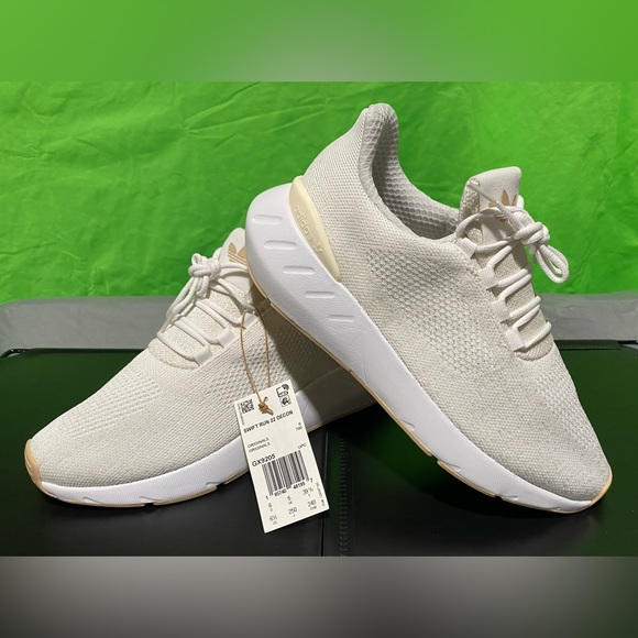 Women’s adidas swift run 2022 decon size 6.5 youth women size 8.5 *BRAND NEW* - Picture 8 of 8